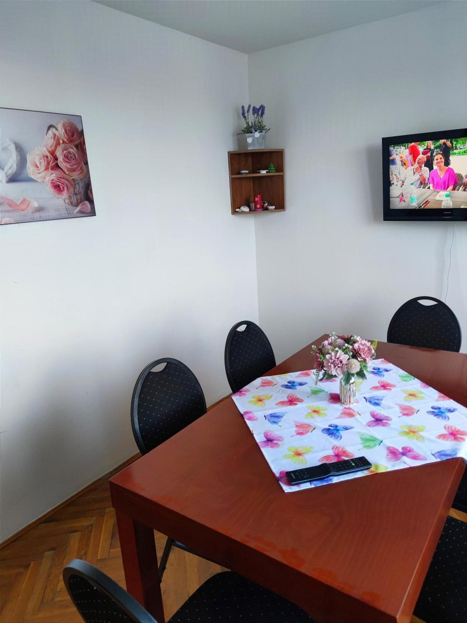 Fast Apartment In The Centrum Левице Екстериор снимка